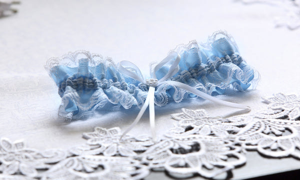 The Wedding Garter Tradition: What's It All About and How to Choose On - Armoniia The Wedding Garter Tradition: What's It All About and How to Choose On - Armoniia