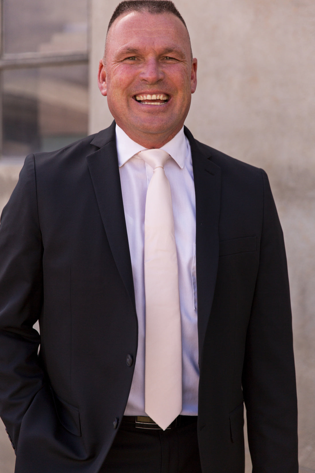 Man wearing petal tie